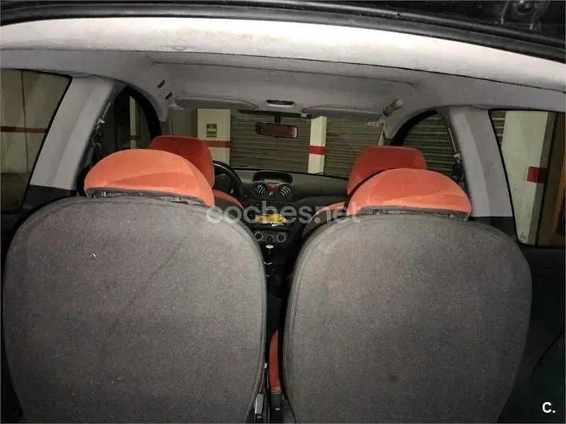 Usado Citroën C2 70 HP (51 kW) 2005 Preto Citadino