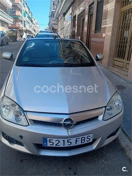 Usado Opel Tigra Sport 90 CV (66 kW) 2006 Gris / plata Descapotable