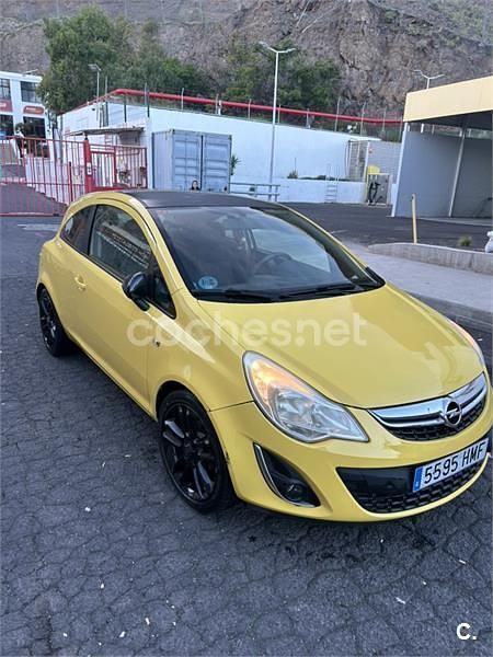 Usado Opel Corsa Color Edition 100 CV (73 kW) 2012 Amarillo Utilitario