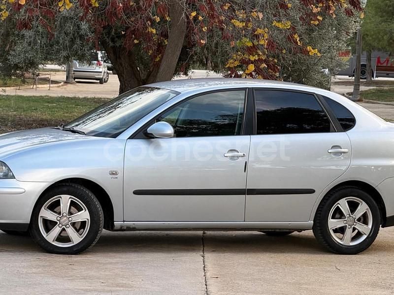 Usado Seat Cordoba 100 CV (73 kW) 2008 Gris / plata Berlina