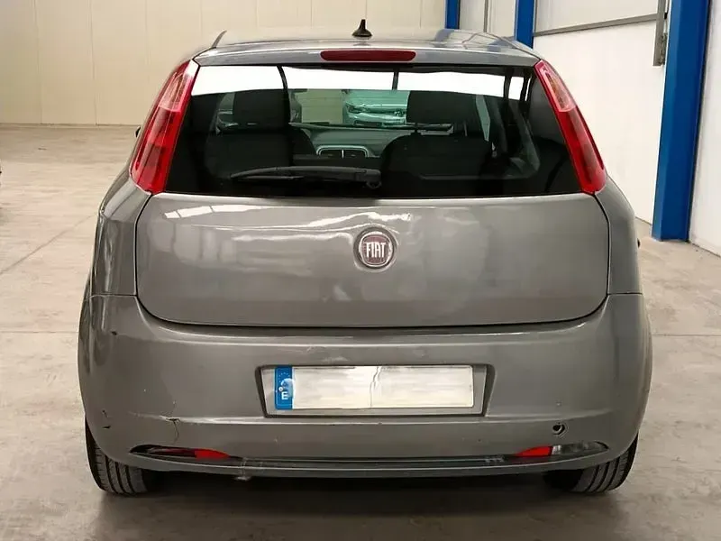 Usado Fiat Punto Active 77 CV (56 kW) 2009 Gris / plata Utilitario