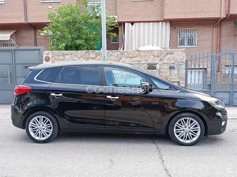 Usado Kia Carens 115 CV (84 kW) 2017 Negro Monovolumen