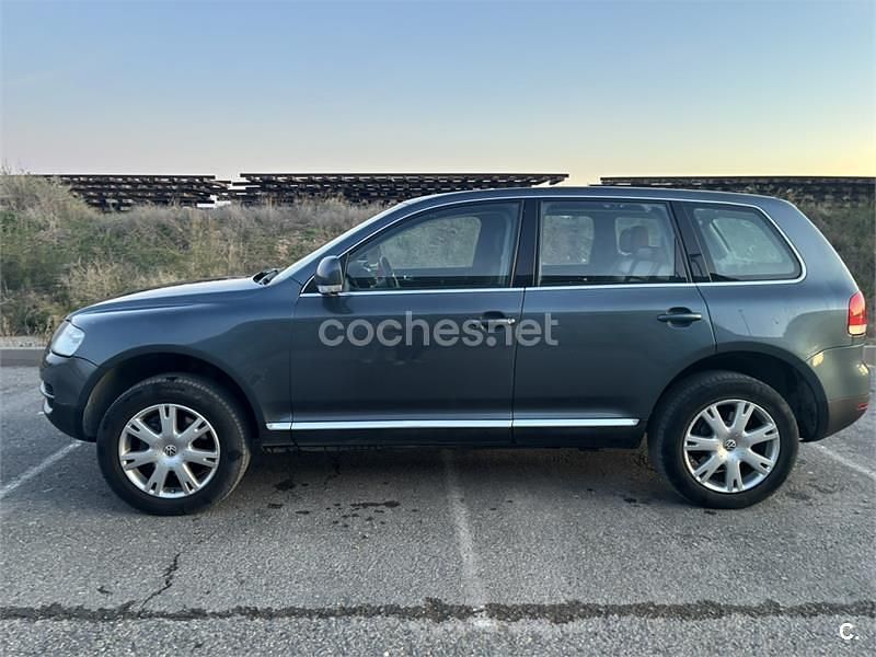 Usado VW Touareg 220 CV (161 kW) 2004 Gris / plata SUV