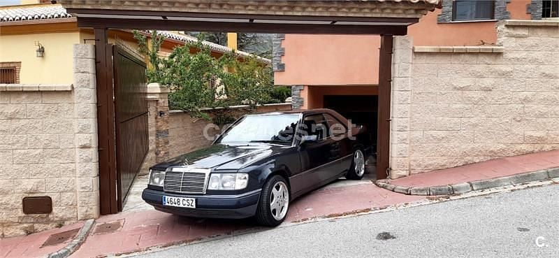 Usado Mercedes E300 220 CV (161 kW) 1992 Negro Descapotable