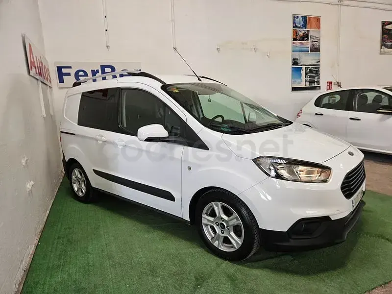 Usado Ford Tourneo Courier Trend 100 CV (73 kW) 2020 Blanco Monovolumen