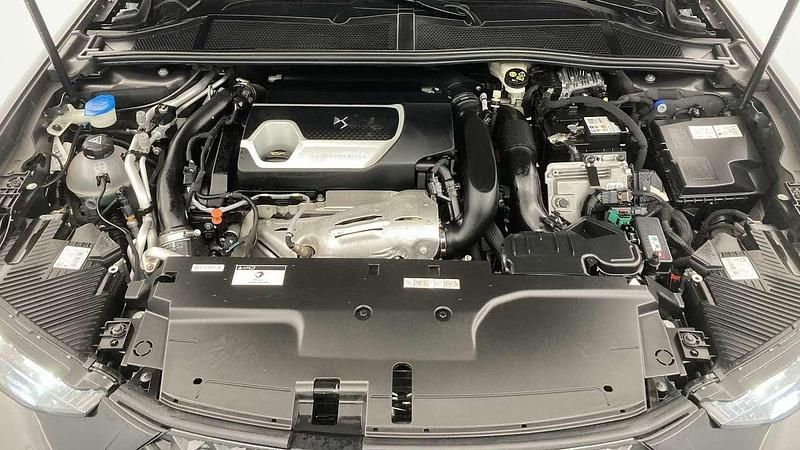 Usado DS Automobiles DS4 Performance Line Plus 224 CV (164 kW) 2022 Plateado Familiar