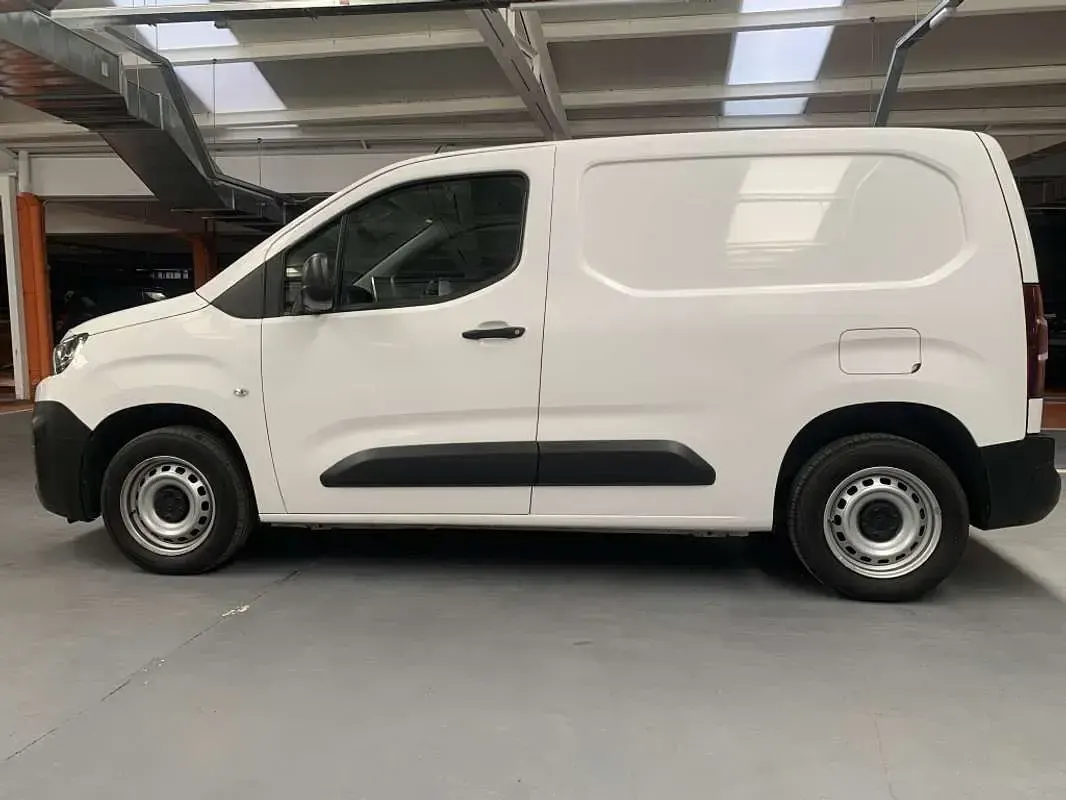 Usado Citroën Berlingo 102 CV (75 kW) 2022 Blanco Monovolumen