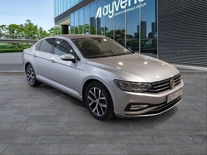 Usado VW Passat Executive 150 CV (110 kW) 2020 Gris plata Berlina