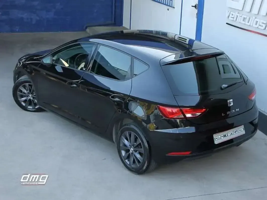 Usado Seat Leon ST Style 131 CV (96 kW) 2019 Negro Familiar