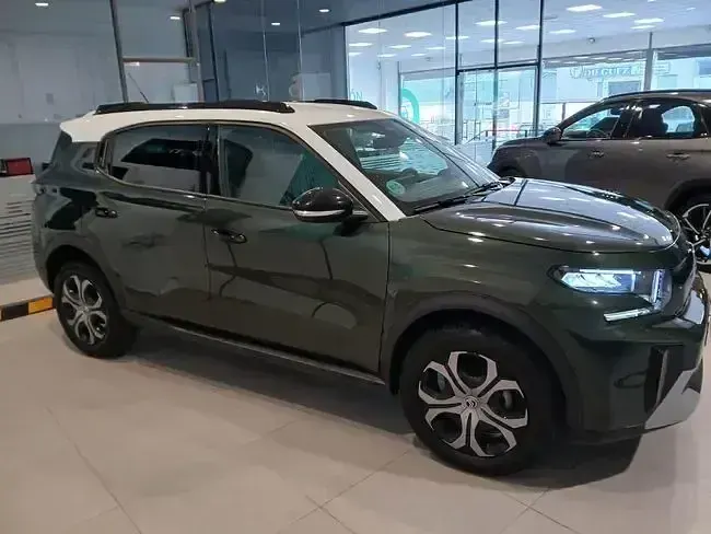 Käytetty Citroën C3 Aircross 100 HP (73 kW) 2025 Vihreä Katumaasturi
