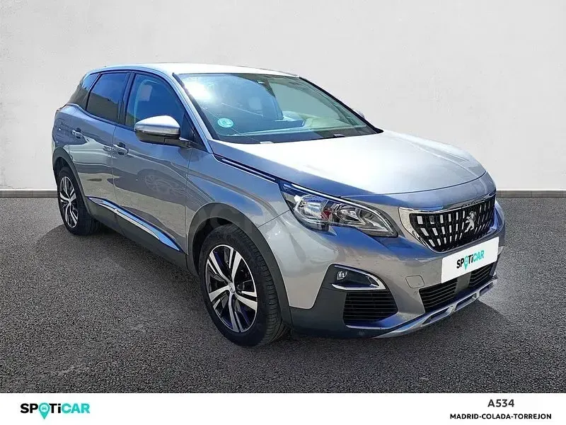 Usado Peugeot 3008 Allure 130 CV (95 kW) 2018 Gris / plata SUV