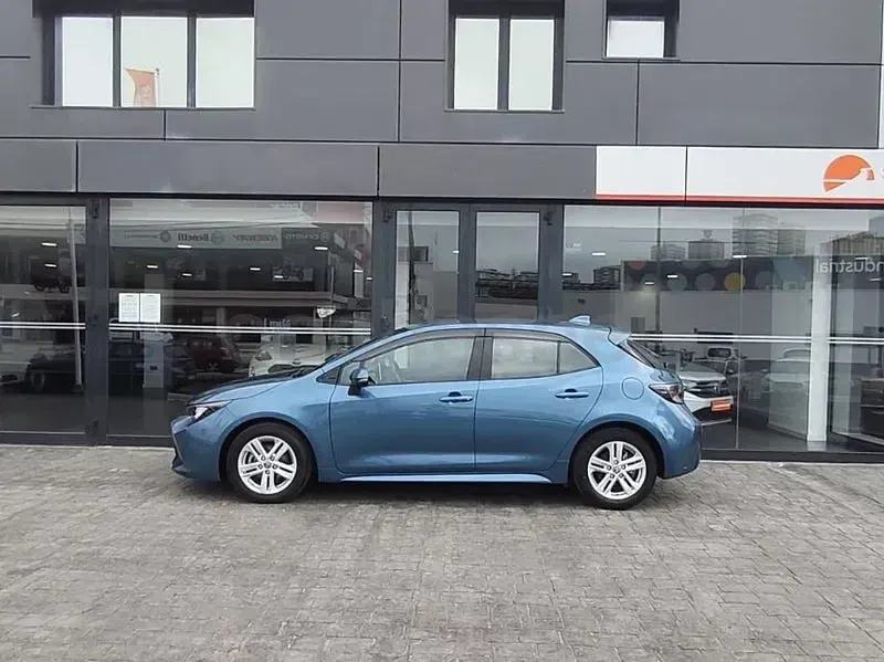 Usado Toyota Corolla Active 140 CV (102 kW) 2023 Azul Berlina