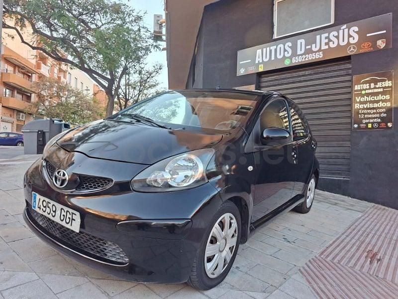 Usado Toyota Aygo Live 68 CV (50 kW) 2009 Negro Utilitario