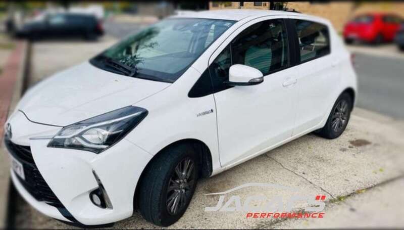 Blanco Usado 2018 Toyota Yaris Hybrid Active Utilitario | 14.990 € (Precio justo) - Imagen 1/4