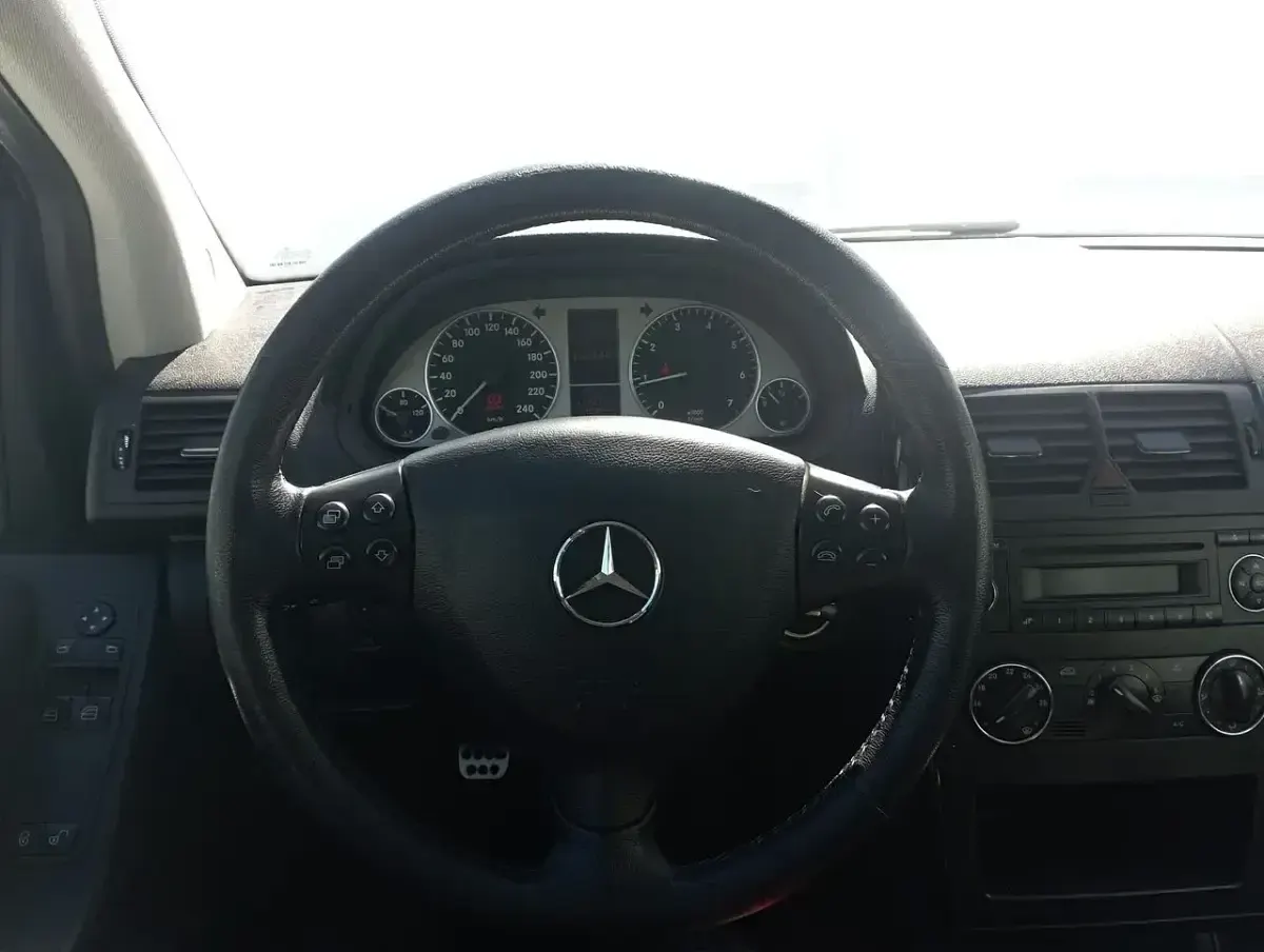 Usado Mercedes A150 Classic 95 CV (69 kW) 2008 Negro Utilitario