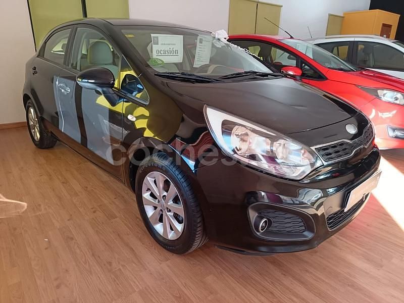 Negro Usado 2013 Kia Rio Berlina | 6490 € (Precio justo) - Imagen 1/4