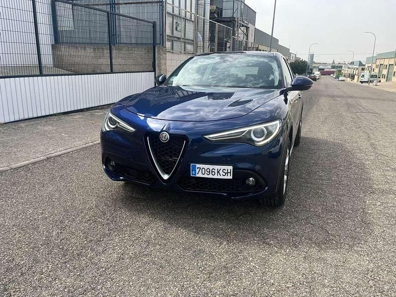 Usado Alfa Romeo Stelvio Executive 210 CV (154 kW) 2018 Azul SUV