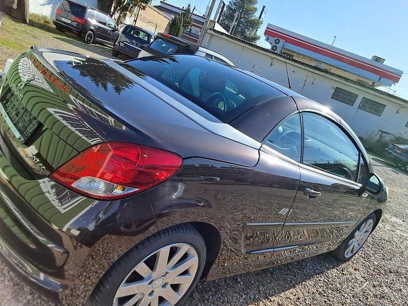 Usado Peugeot 207 112 CV (82 kW) 2014 Marron Utilitario