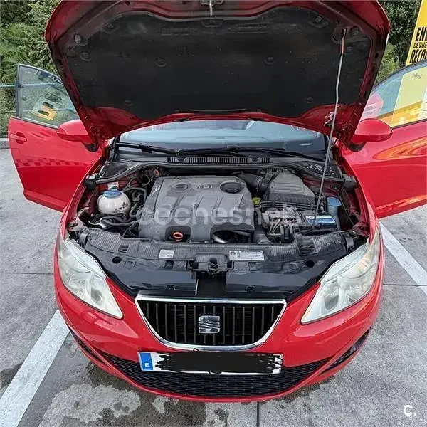 Usado Seat Ibiza Style 105 CV (77 kW) 2012 Rojo Berlina