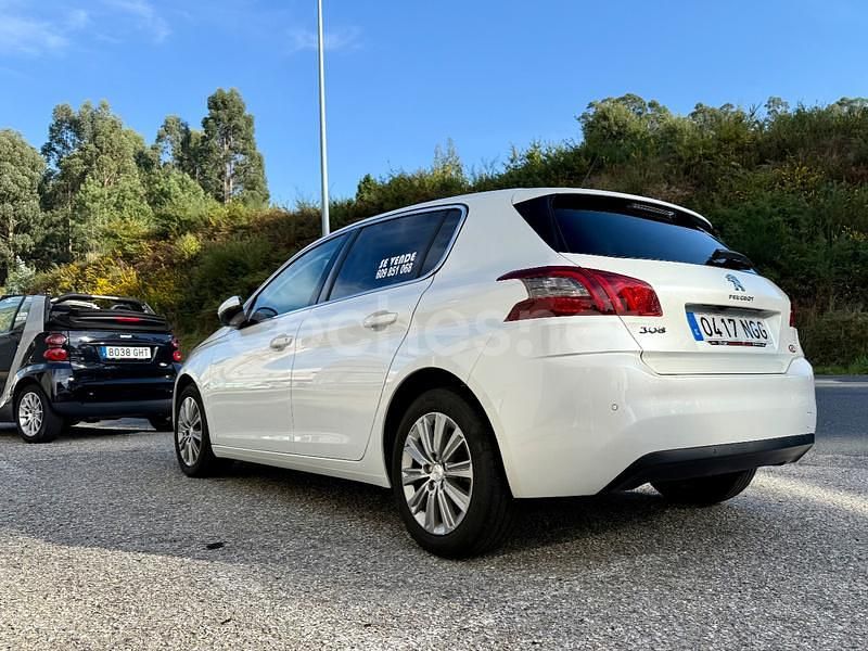 Usado Peugeot 308 Allure 130 CV (95 kW) 2021 Blanco Berlina