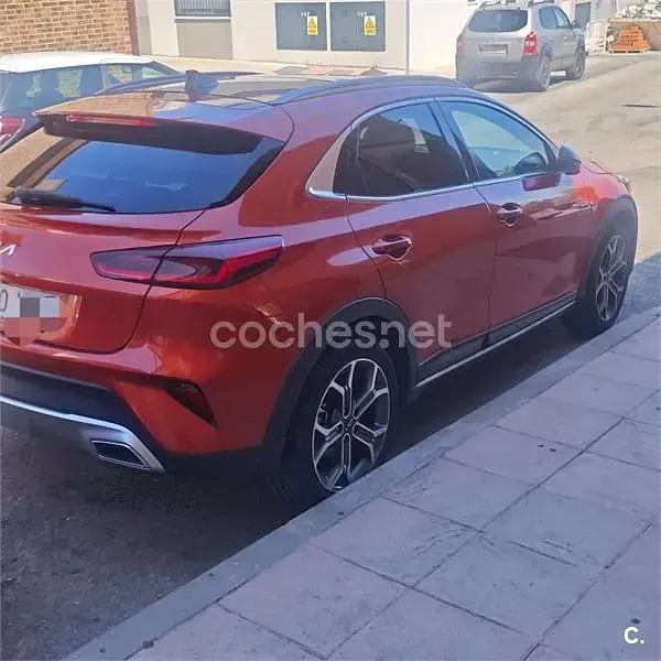 Usado Kia XCeed 120 CV (88 kW) 2022 Naranja SUV