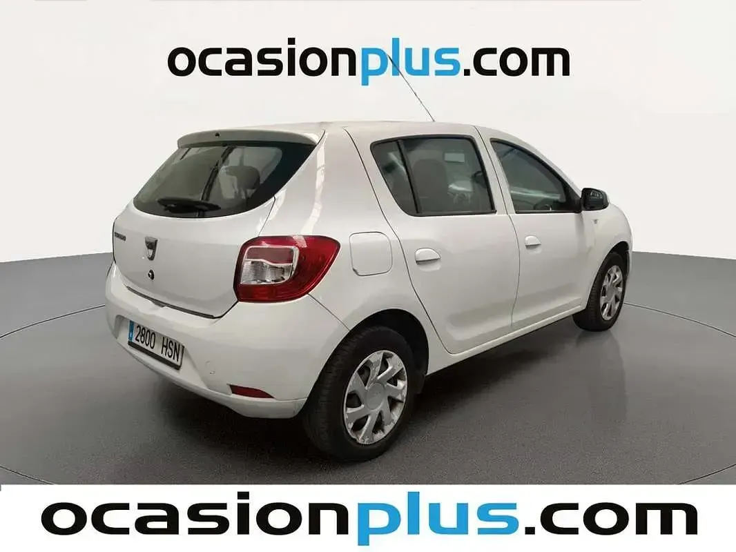Usado Dacia Sandero Lauréate 75 CV (55 kW) 2013 Blanco Utilitario