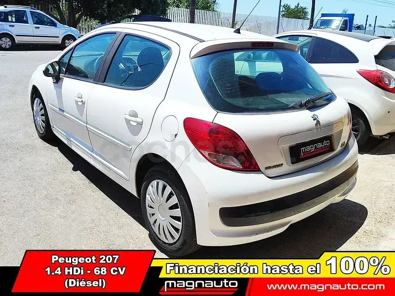 Usado Peugeot 207 68 CV (50 kW) 2012 Blanco Berlina