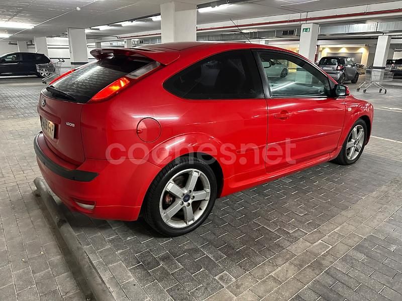 Usado Ford Focus Sport 115 CV (84 kW) 2007 Rojo Berlina