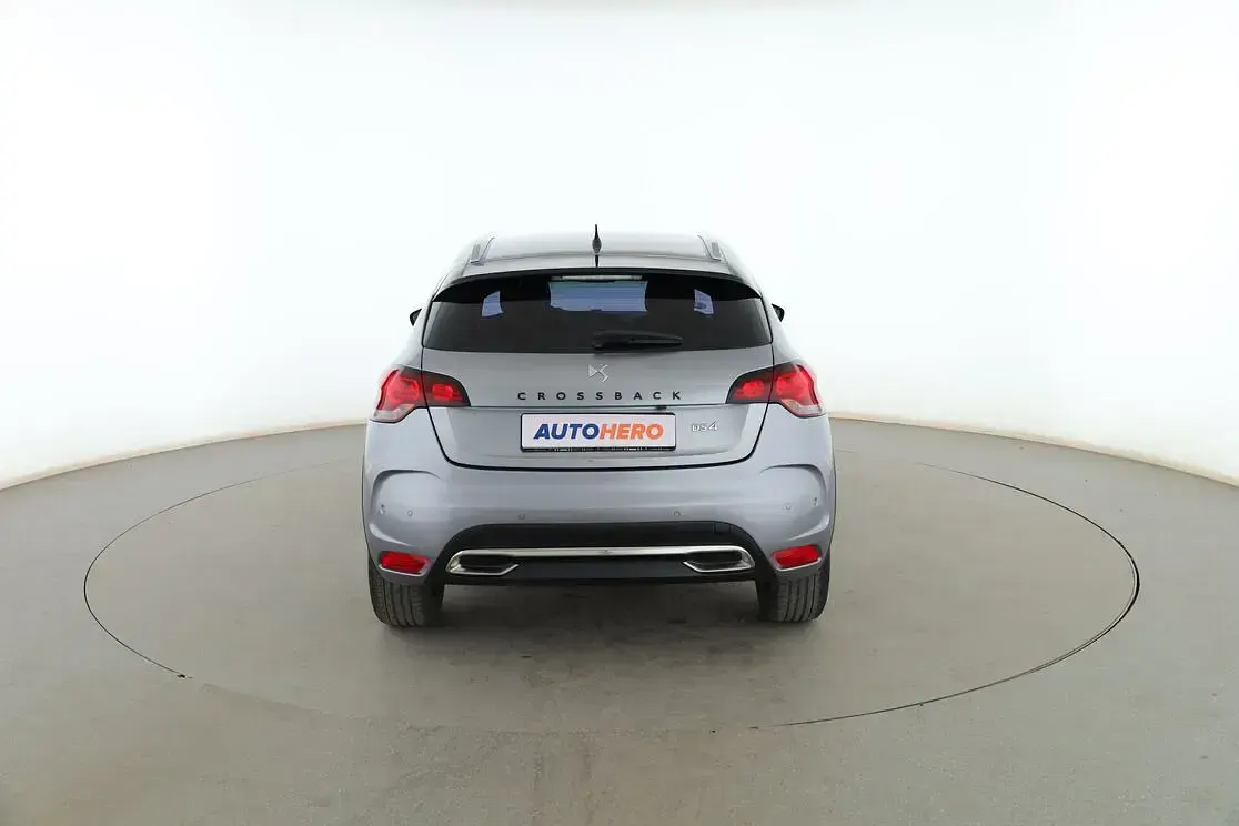 Usado DS Automobiles DS4 Connected Chic 120 CV (88 kW) 2018 Gris Utilitario