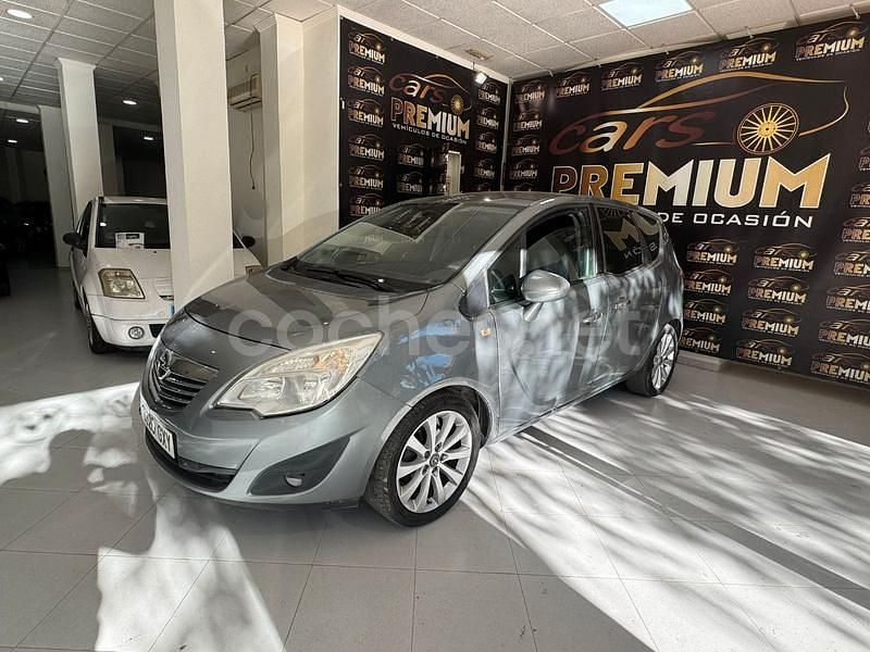 Gris / plata Usado 2010 Opel Meriva Cosmo Monovolumen | 5499 € (Precio justo) - Imagen 1/4