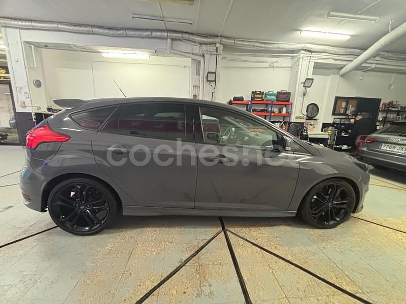 Usado Ford Focus ST 185 CV (136 kW) 2015 Gris / plata Berlina