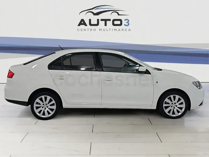 Usado Seat Toledo Reference 105 CV (77 kW) 2014 Blanco Utilitario