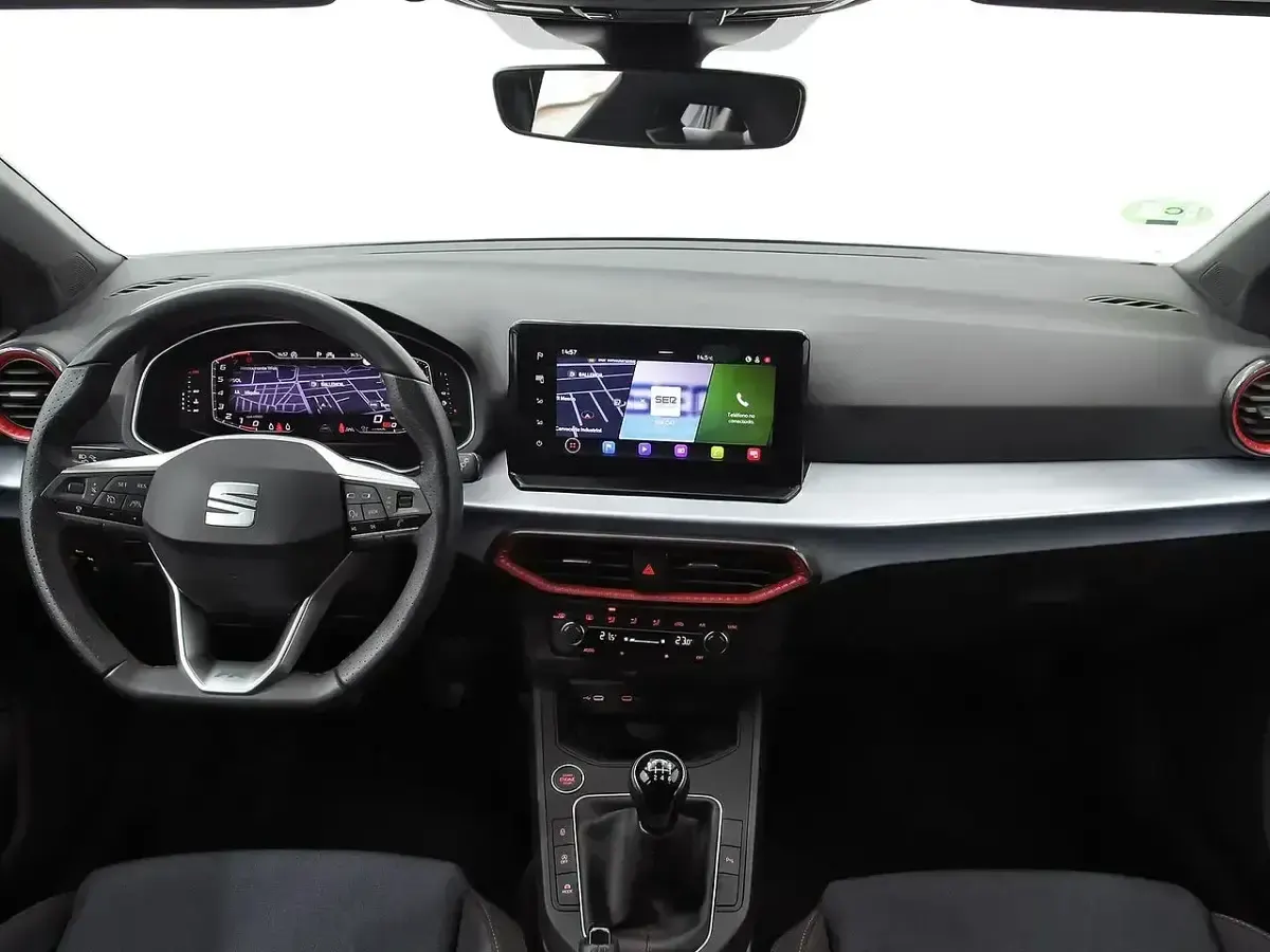 Usado Seat Ibiza FR 115 CV (84 kW) 2025 Gris Utilitario