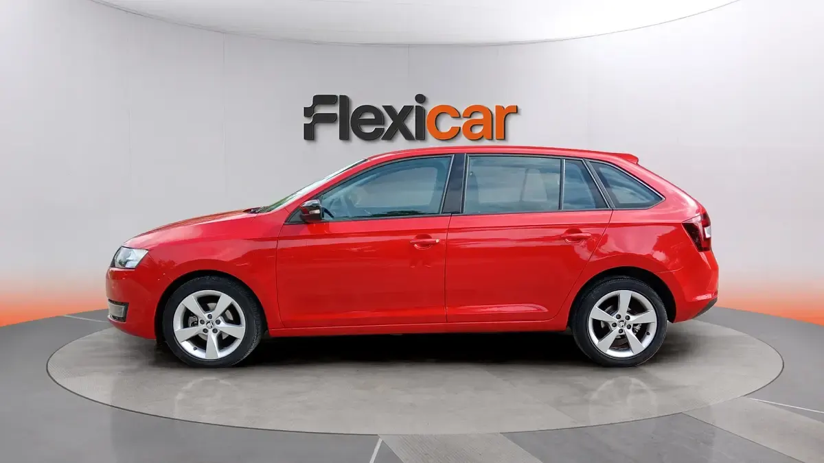Usado Skoda Rapid Active 90 CV (66 kW) 2016 Rojo Utilitario