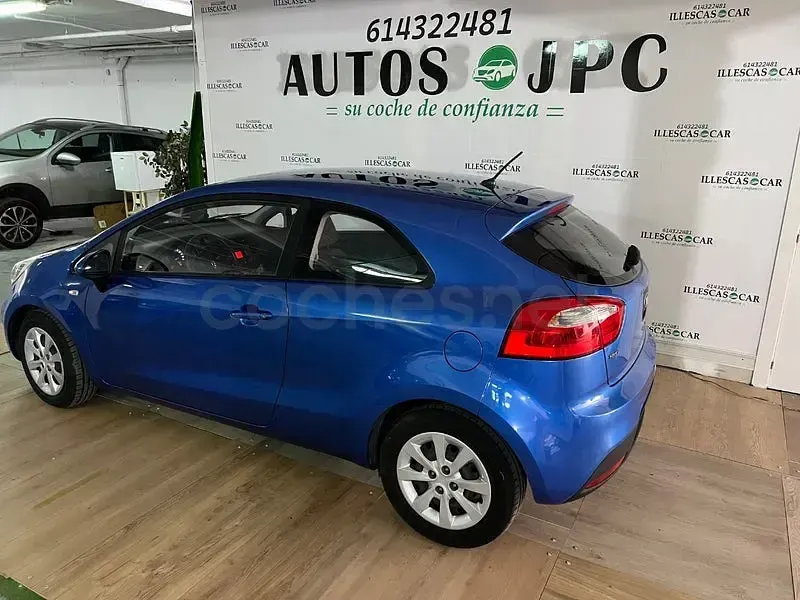 Usado Kia Rio 85 CV (62 kW) 2013 Azul Berlina
