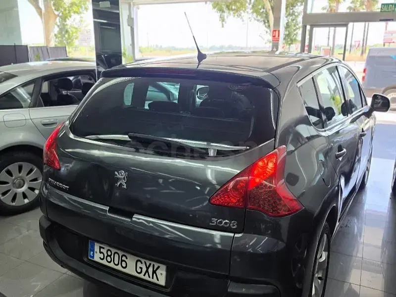 Usado Peugeot 3008 Premium 110 CV (80 kW) 2010 Gris / plata Familiar