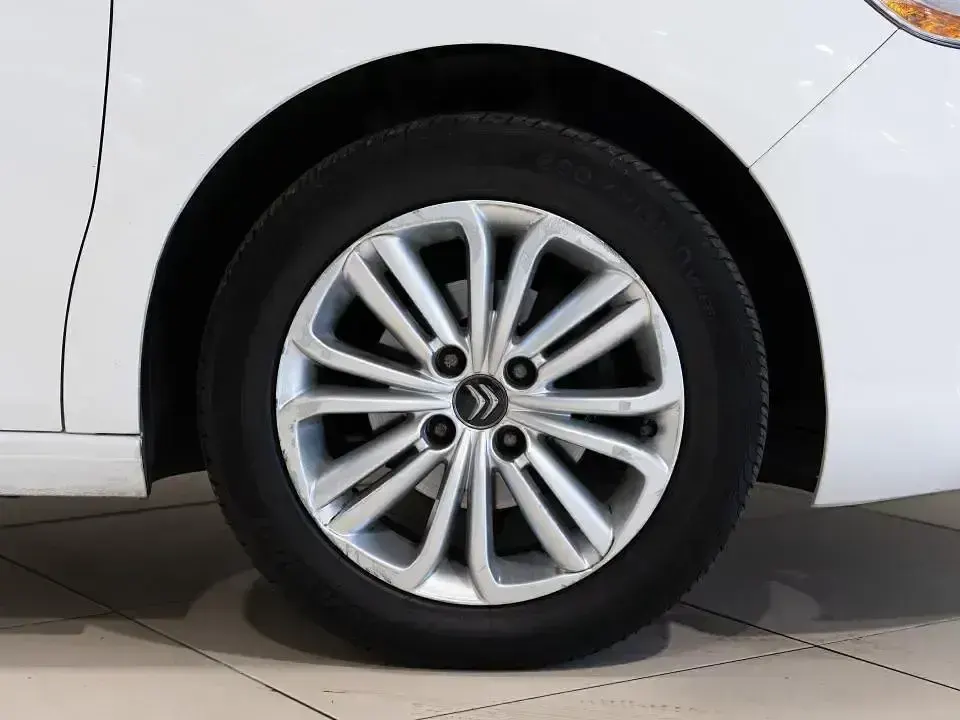Usado Citroën C4 Live 99 CV (72 kW) 2016 Blanco Berlina