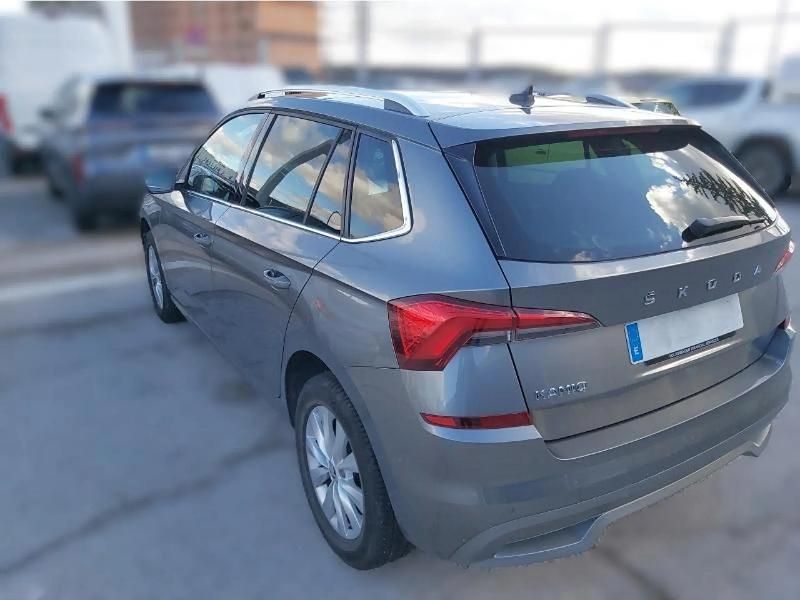 Usado Skoda Kamiq 150 CV (110 kW) 2022 Gris/plata SUV