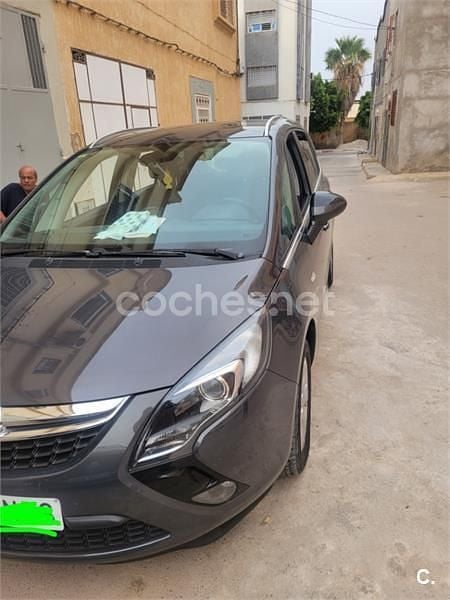 Usado Opel Zafira Tourer Excellence 130 CV (95 kW) 2014 Gris / plata Monovolumen