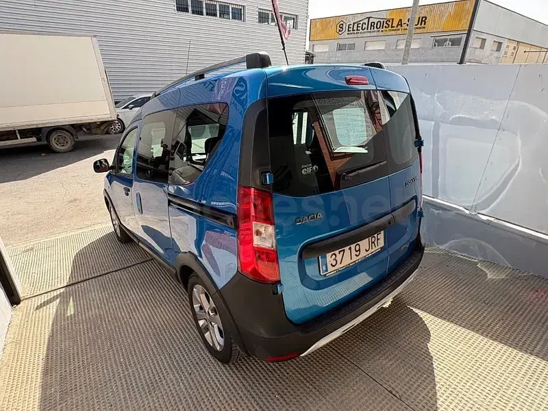 Usado Dacia Dokker Stepway 90 CV (66 kW) 2016 Azul Monovolumen