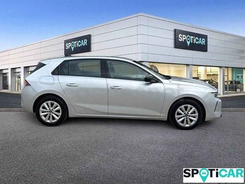 Usado Opel Astra Edition 110 CV (80 kW) 2023 Gris / plata Berlina