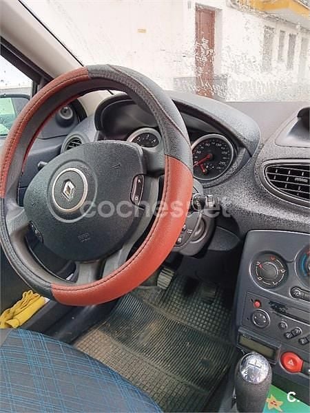 Usado Renault Clio II Authentique 70 CV (51 kW) 2008 Blanco Berlina