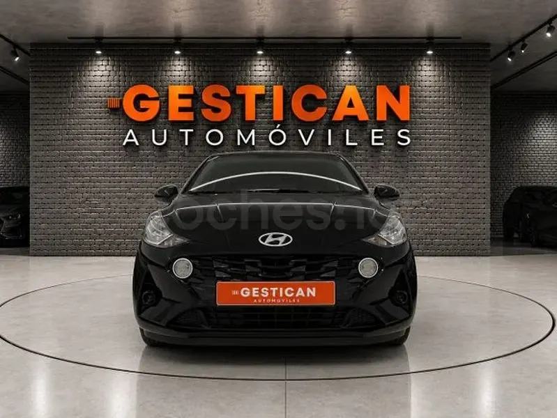 Usado Hyundai i10 67 CV (49 kW) 2023 Negro Utilitario