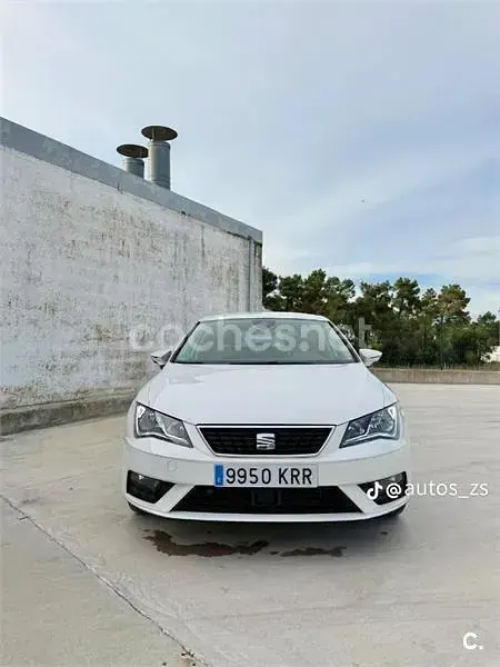 Usado Seat Leon Style 130 CV (95 kW) 2018 Blanco Berlina