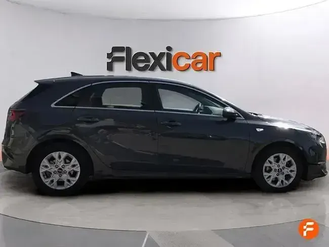 Usado Kia Ceed 136 CV (100 kW) 2023 Gris Utilitario