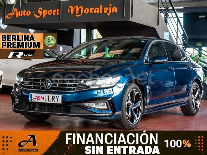 Azul Usado 2022 VW Passat R-line Berlina | 25.900 € (Caro) - Imagen 1/4