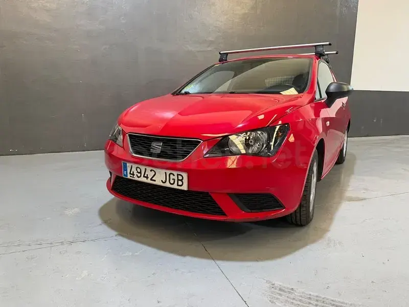 Usado Seat Ibiza SC Reference 75 CV (55 kW) 2015 Rojo Utilitario