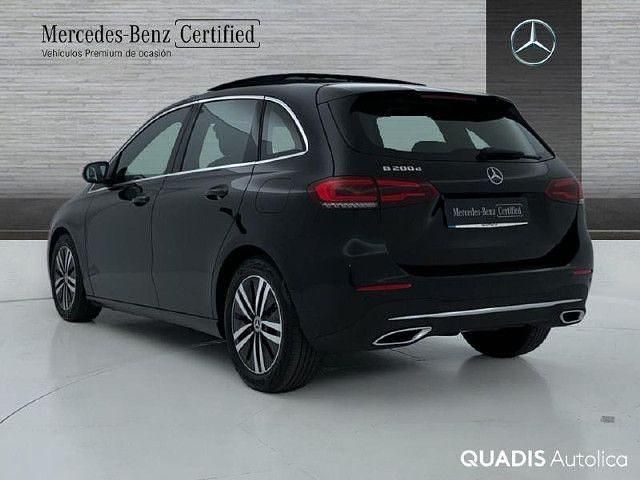 Usado Mercedes B200 150 CV (110 kW) 2022 Negro noche Utilitario