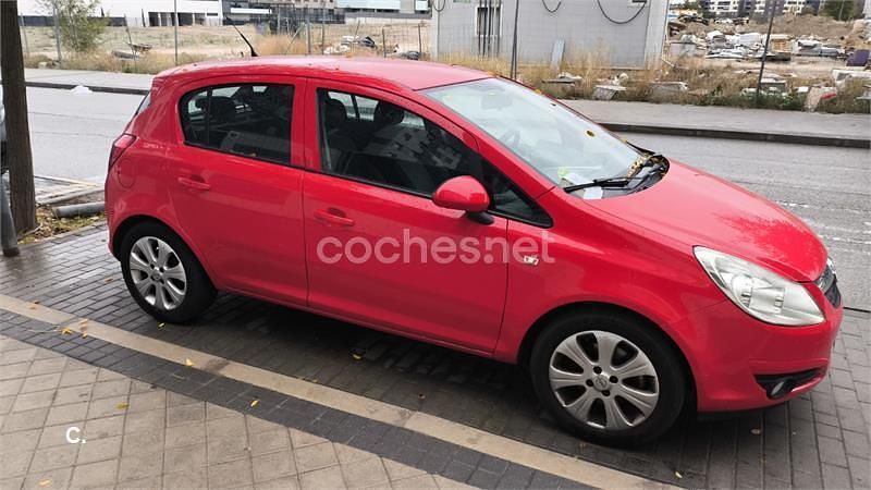 Rojo Usado 2008 Opel Corsa Cosmo Berlina | 2900 € (Precio justo) - Imagen 1/4