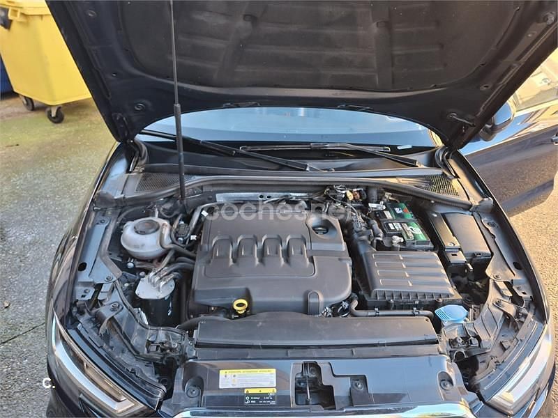 Usado Audi A3 S-Line 116 CV (85 kW) 2019 Azul Berlina